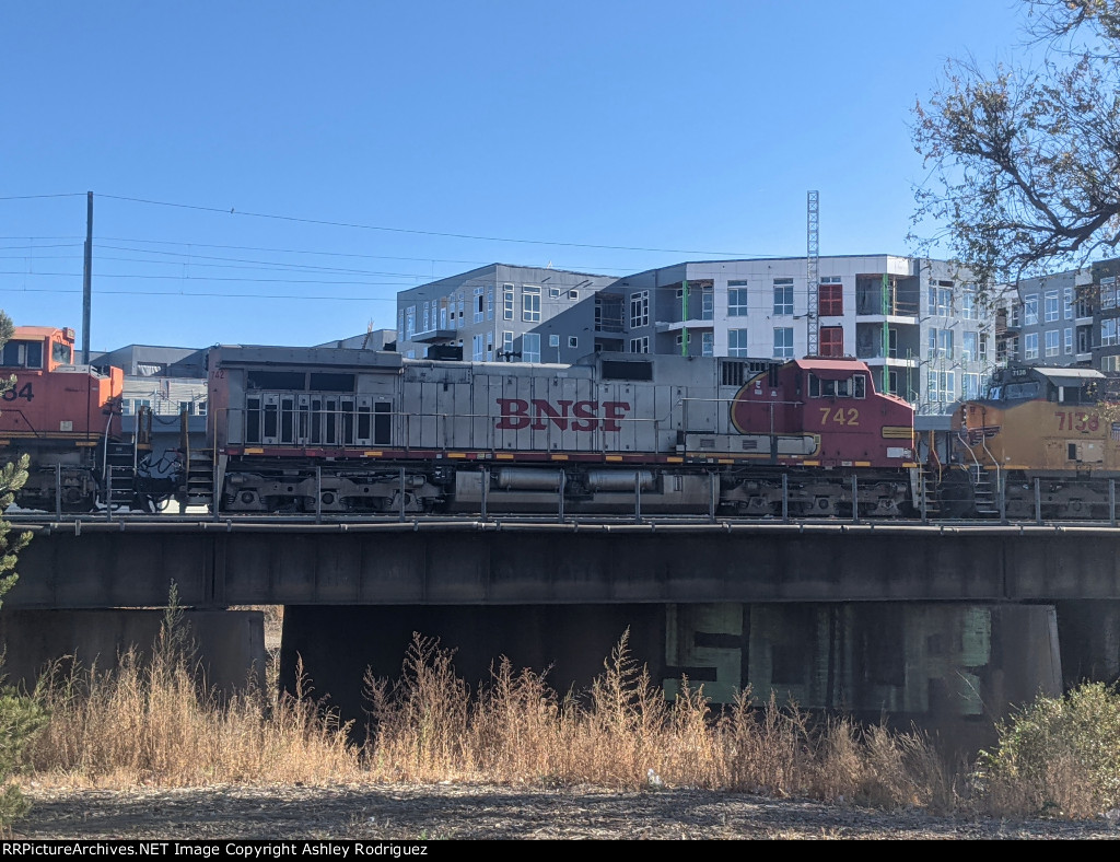 BNSF 742